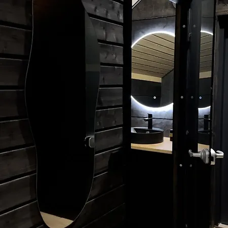 Shaman Village - & Glass Igloos * רובניימי