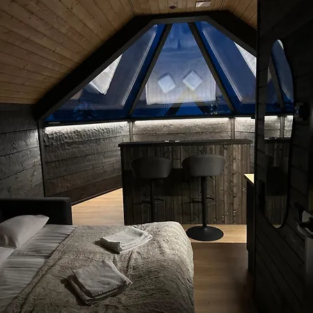 מלון Shaman Village - & Glass Igloos