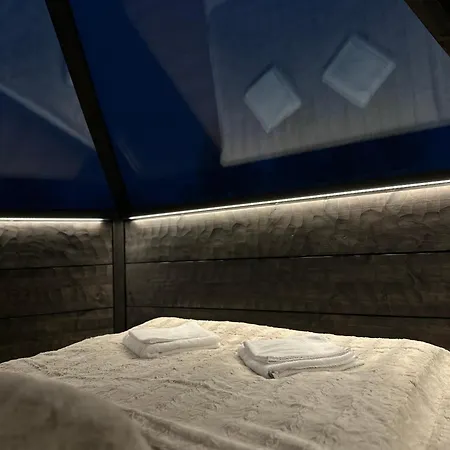 מלון Shaman Village - & Glass Igloos