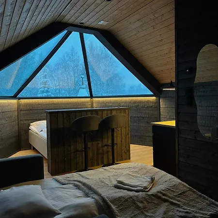 Shaman Village - & Glass Igloos מלון